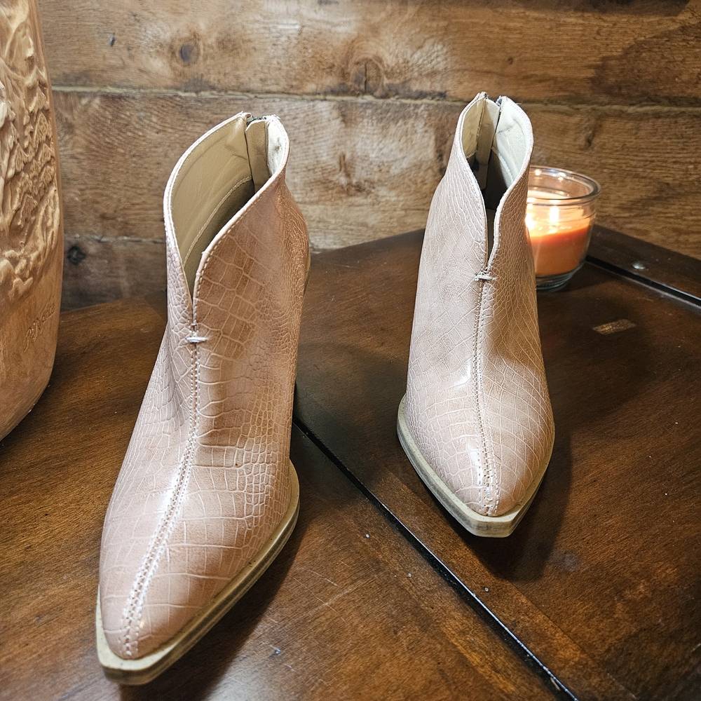 Barn Babe Light Pink 🩷 Crocodile-Embossed Leather Ankle Boots - Picture 6 of 8